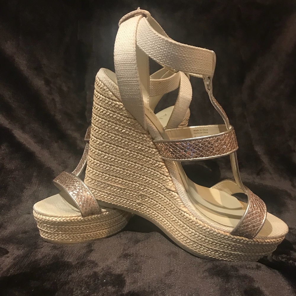 🔸🔸Aldos gold wedge sandals 🔸🔸